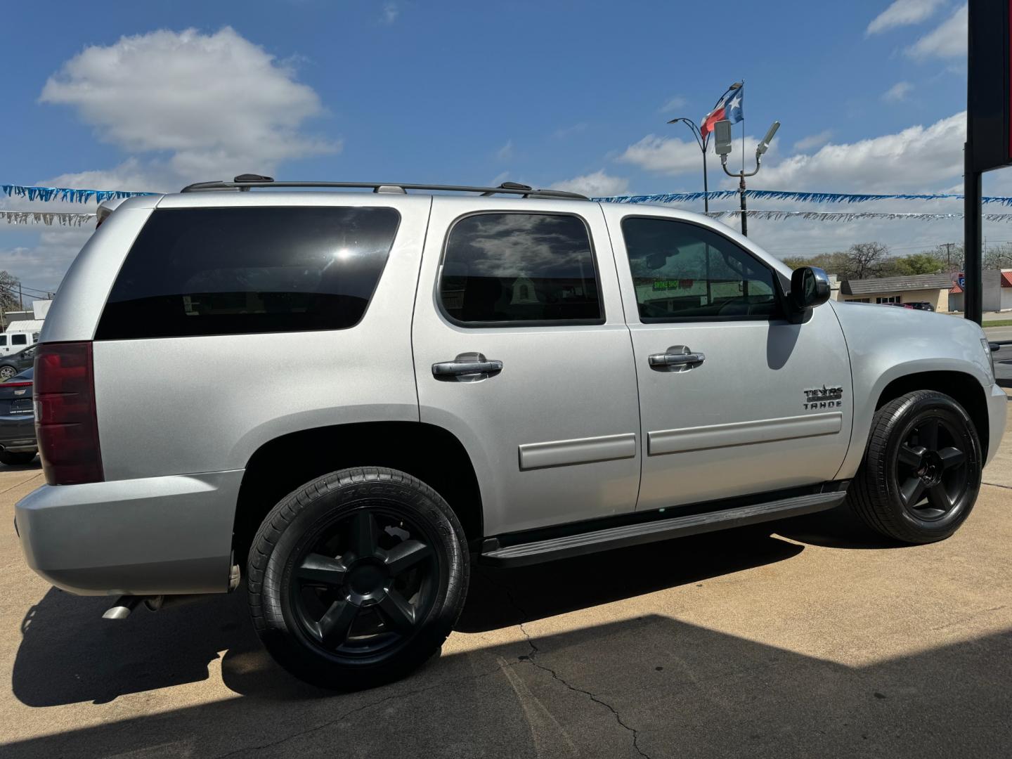 2014 SILVER CHEVROLET TAHOE (1GNSCAE05ER) , located at 5900 E. Lancaster Ave., Fort Worth, TX, 76112, (817) 457-5456, 0.000000, 0.000000 - Photo#3